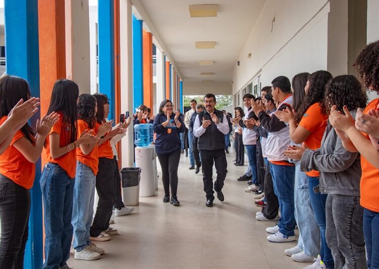 Dámaso Anaya da mensaje de bienvenida al ciclo escolar de la UAT Primavera 2024