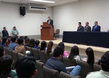 Difunde la UAT temas especializados de odontología