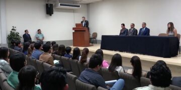 Difunde la UAT temas especializados de odontología