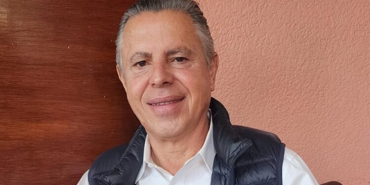 Chucho Nader se registra como candidato a la Diputado Federal