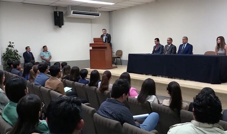 Difunde la UAT temas especializados de odontología