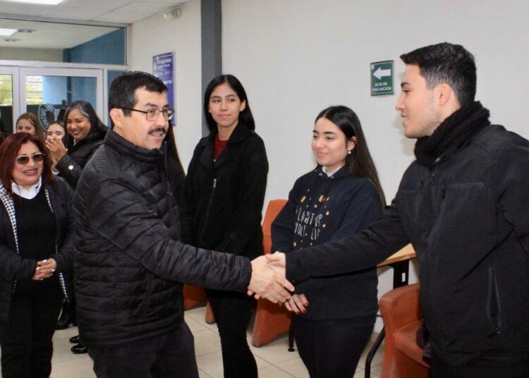 Dialoga Dámaso Anaya con universitarios de Río Bravo y Valle Hermoso