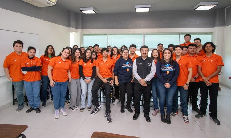 Dámaso Anaya da mensaje de bienvenida al ciclo escolar de la UAT Primavera 2024