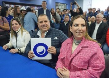 Se registra Óscar Almaraz como candidato por Victoria