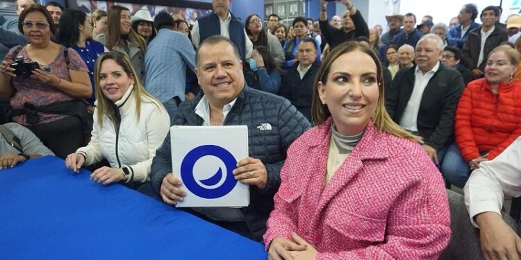 Se registra Óscar Almaraz como candidato por Victoria