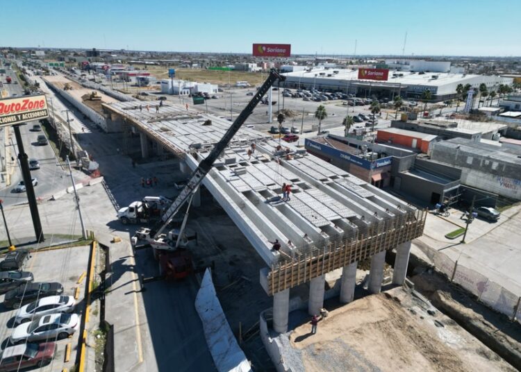 Avanza construcción del Puente Calzada de los Héroes en NLD