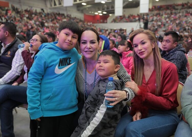 Celebran miles de familias Día de Reyes con Festival del Gobierno de NLD y Sistema DIF
