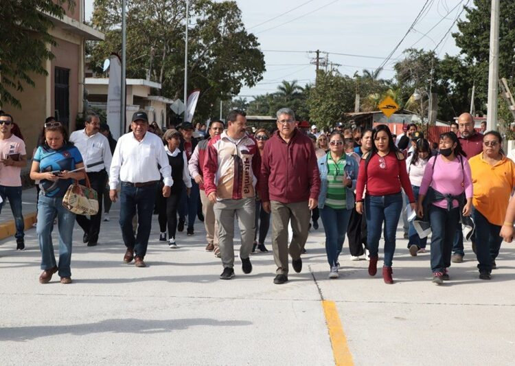 Con obras de pavimentación transforma Armando Martínez la colonia Altamira Sector 3