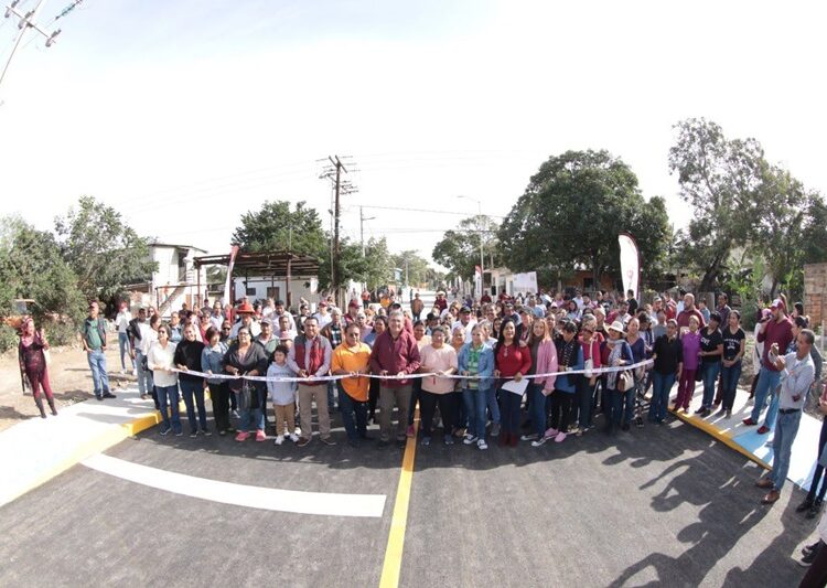 Con obras de pavimentación transforma Armando Martínez la colonia Altamira Sector 3