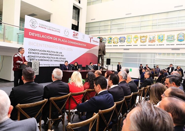 Devela gobernador placa conmemorativa del Bicentenario del Congreso de Tamaulipas