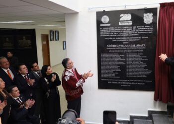 Devela gobernador placa conmemorativa del Bicentenario del Congreso de Tamaulipas