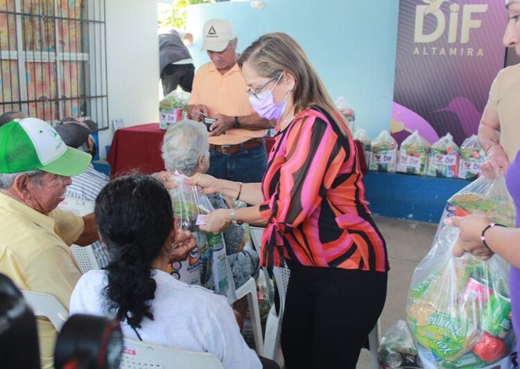 Encabeza Rossy Luque de Martínez gira de trabajo por zona rural