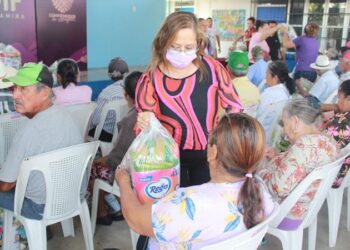 Encabeza Rossy Luque de Martínez gira de trabajo por zona rural