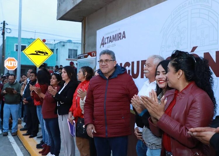 Entrega AMM pavimentación de la Avenida de la Esperanza