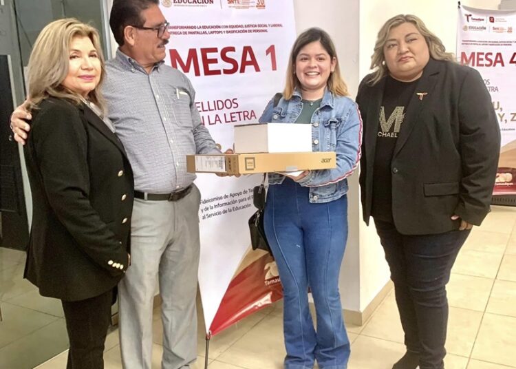 Entrega SET 126 equipos de computo a maestros de Reynosa