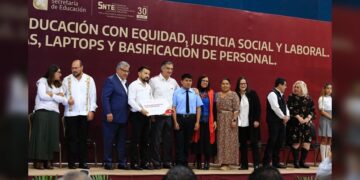 Entregan nombramientos a 3 mil maestros tamaulipecos