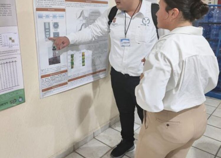 Estudiante de la UAT destaca en encuentro sobre optoelectrónica