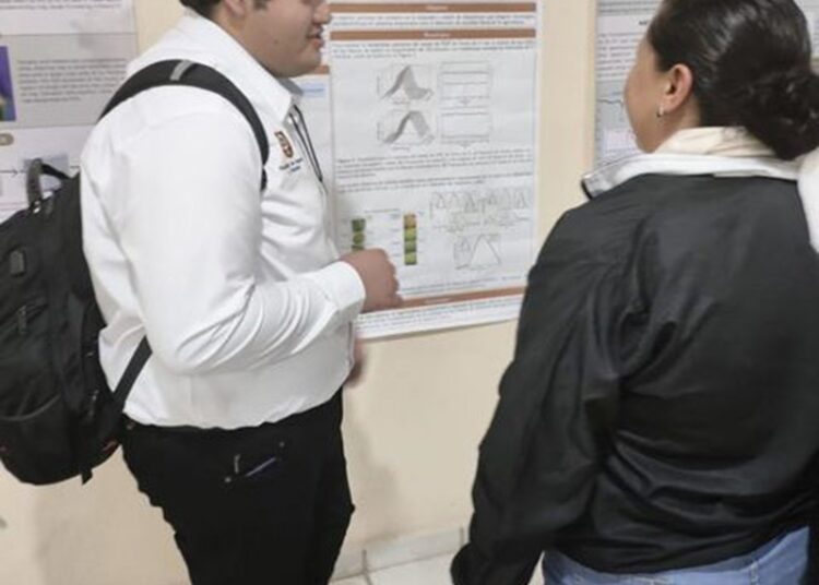 Estudiante de la UAT destaca en encuentro sobre optoelectrónica