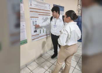 Estudiante de la UAT destaca en encuentro sobre optoelectrónica