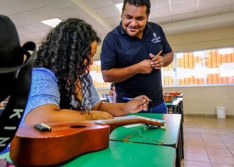 Inicia escuela de música del DIF NLD