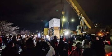 Jirafa “Benito” inició viaje rumbo a Africam Safari en Puebla