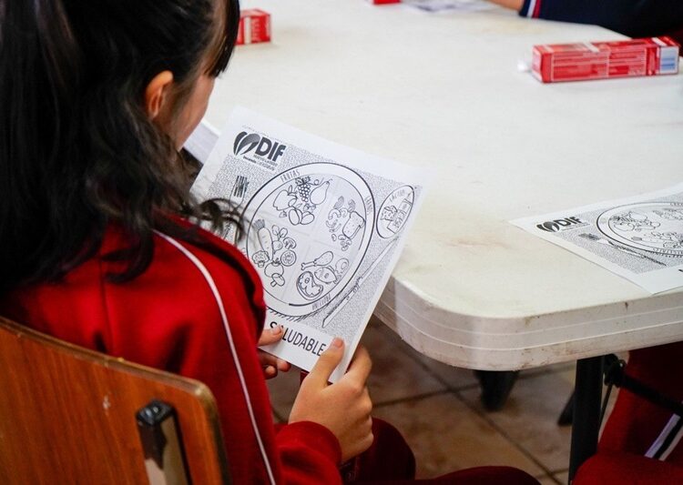 Lleva Sistema DIF NLD Feria de los Derechos a estudiantes de nivel básico