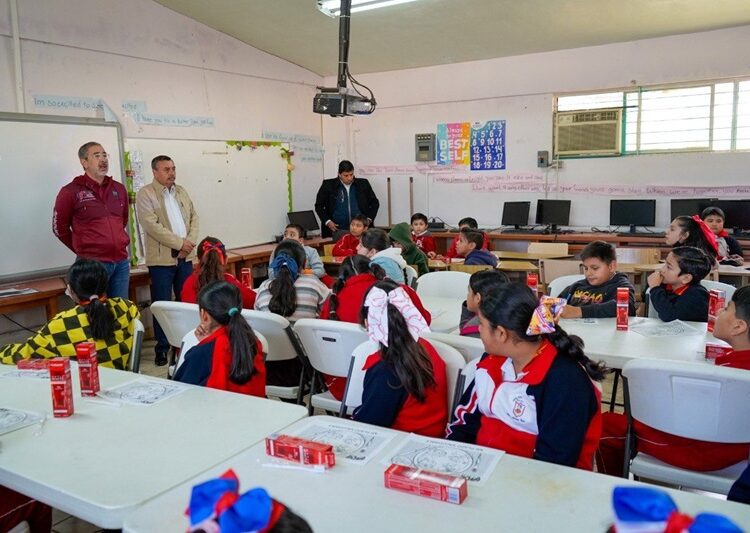 Lleva Sistema DIF NLD Feria de los Derechos a estudiantes de nivel básico