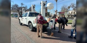 Mantiene PC de NLD operativo carrusel y donan ropa de invierno a ciudadanos