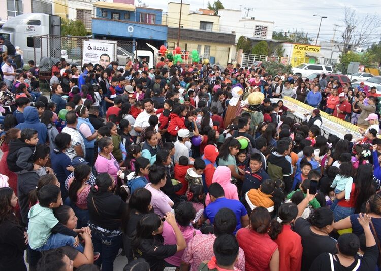 Más de mil personas asisten al festejo del Día de Reyes de Marco Gallegos Galván