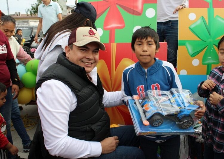 Más de mil personas asisten al festejo del Día de Reyes de Marco Gallegos Galván