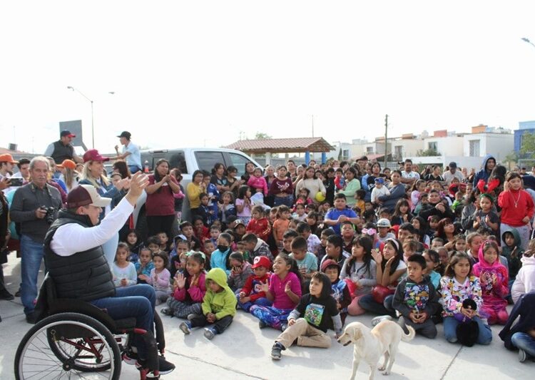 Más de mil personas asisten al festejo del Día de Reyes de Marco Gallegos Galván