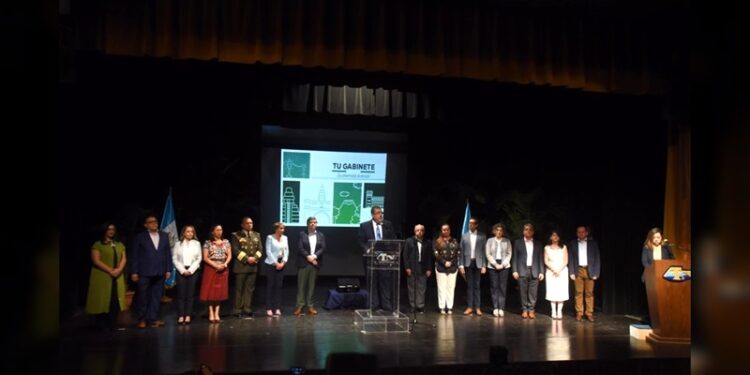 Arévalo de León presentó el primer gobierno paritario de la historia de Guatemala