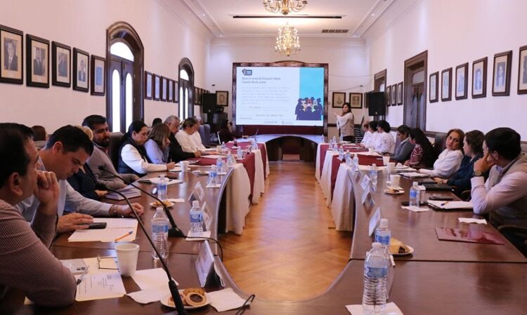 Propone Municipio incluir a colectivos de víctimas en programa de becas