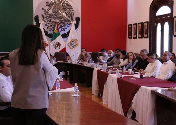 Propone Municipio incluir a colectivos de víctimas en programa de becas