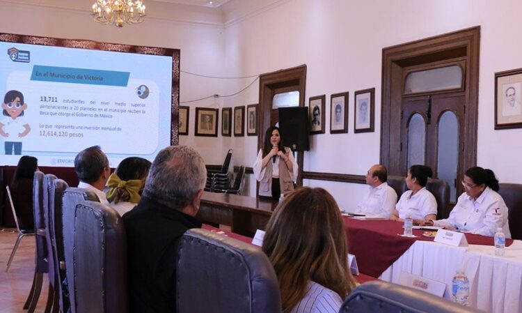 Propone Municipio incluir a colectivos de víctimas en programa de becas