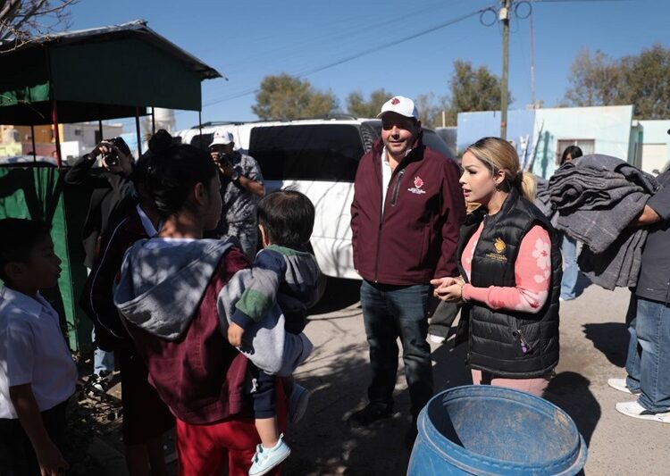 Realiza Gobierno de NLD brigada contra el frío en colonias del poniente