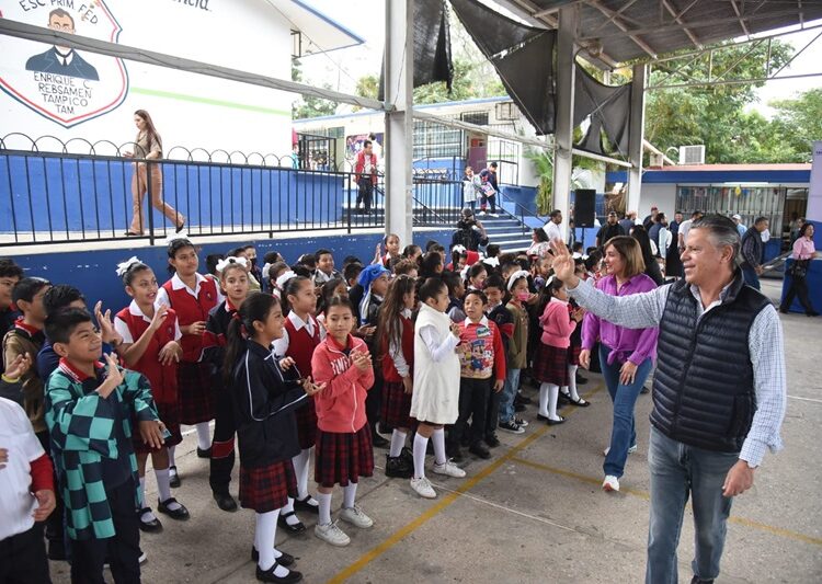 Reitera Chucho Nader compromiso con el sector educativo