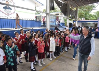 Reitera Chucho Nader compromiso con el sector educativo