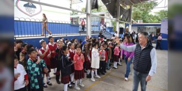Reitera Chucho Nader compromiso con el sector educativo