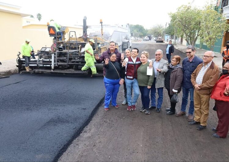 Supervisa Lalo Gattás pavimentación en la Nacozari y 7 de Noviembre