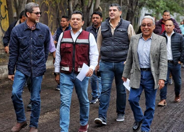 Supervisa Lalo Gattás pavimentación en la Nacozari y 7 de Noviembre