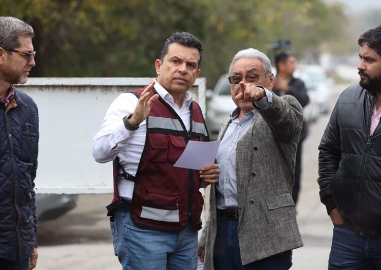 Supervisa Lalo Gattás pavimentación en la Nacozari y 7 de Noviembre