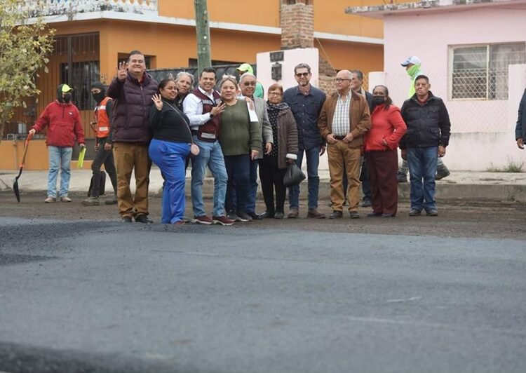 Supervisa Lalo Gattás pavimentación en la Nacozari y 7 de Noviembre