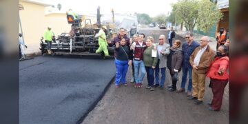 Supervisa Lalo Gattás pavimentación en la Nacozari y 7 de Noviembre