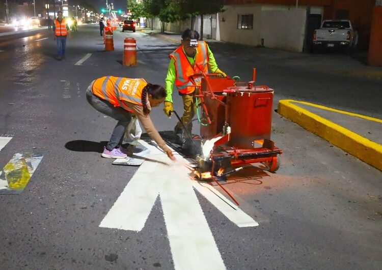 Trabajan horas nocturnas en el embellecimiento de Victoria