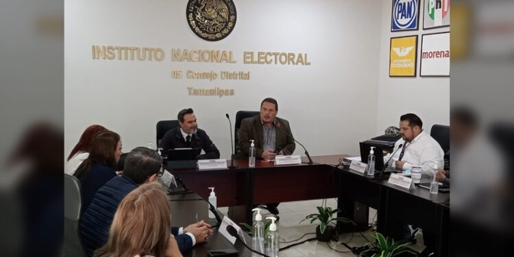 Unos 400 capacitadores electorales renuncian al INE de Tamaulipas