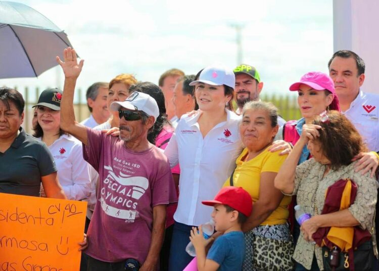 Desea Carmen Lilia feliz año 2024 a los neolaredenses