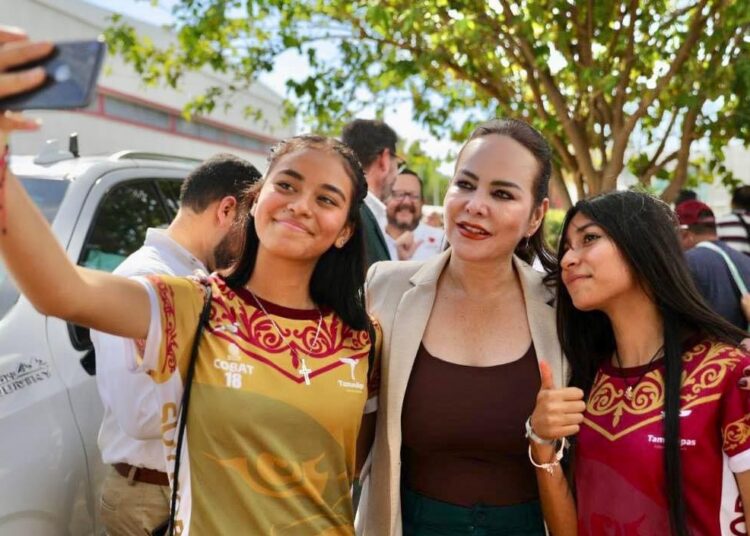 Desea Carmen Lilia feliz año 2024 a los neolaredenses