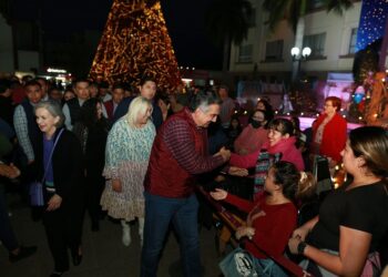 Américo y María conviven con familias en concierto por Día de Reyes