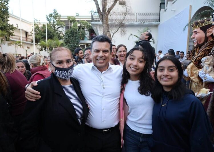 Lucy y Lalo festejan el Día de Reyes con líderes y sus familias
